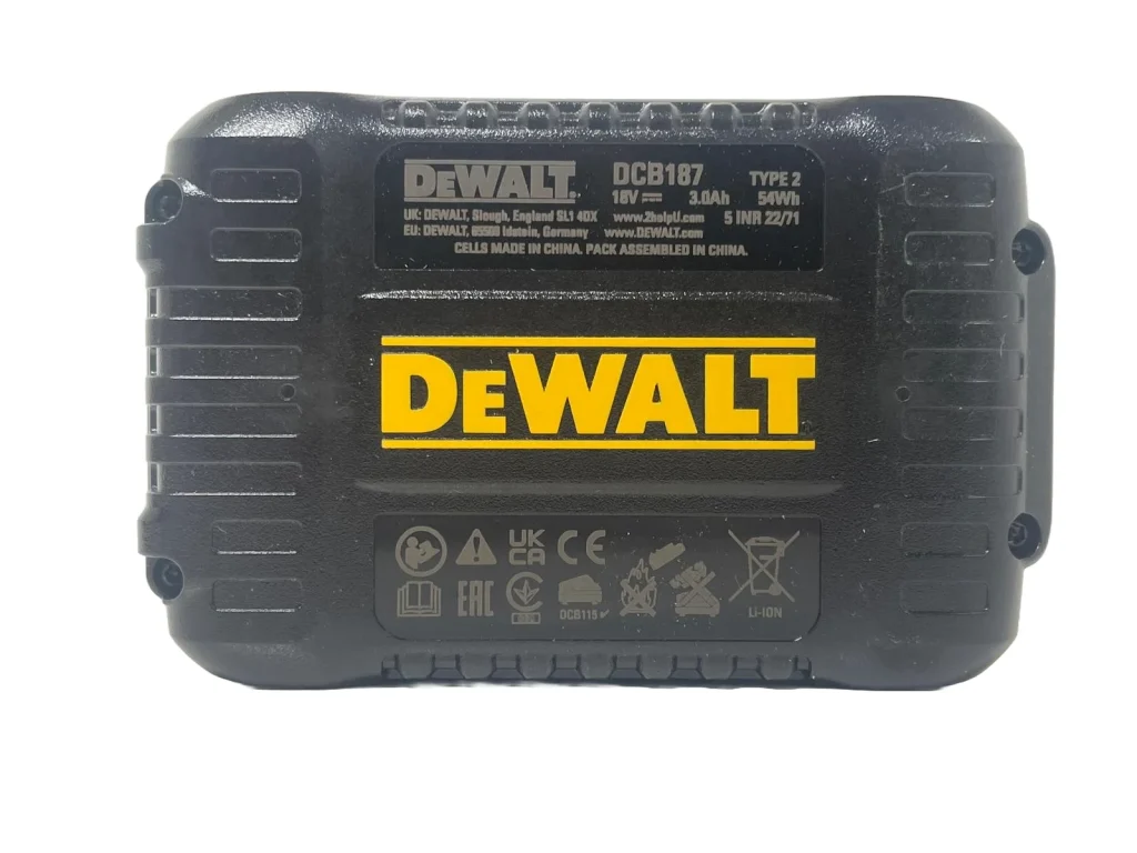 DeWalt 18 v XR Slide 3.0ah Li-ion Battery DCB187-XJ- bottom