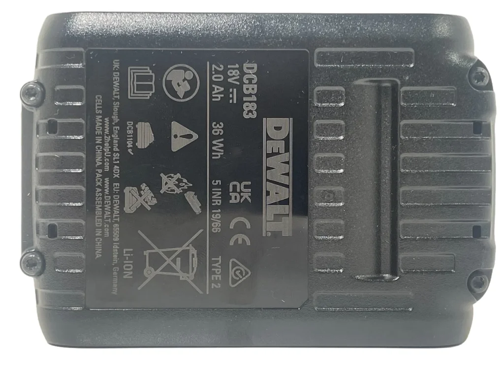 DeWalt 18 v XR Slide 4.0ah Li-ion Battery DCB182- bottom