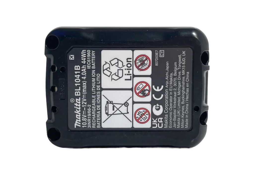 makita-12volt-4ah-battery-BL1041B-bottom