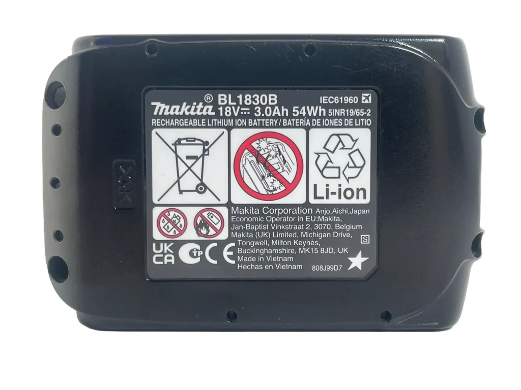 makita-18volt-3ah-battery-BL1830B-bottom