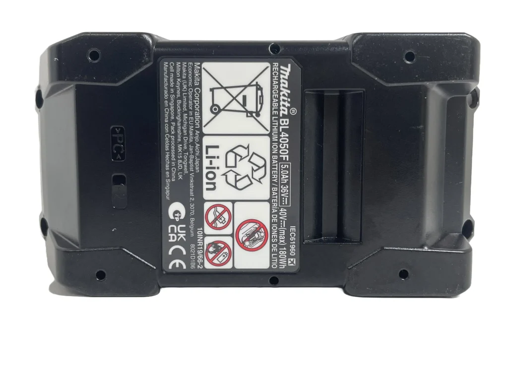 makita-40volt-5ah-battery-BL4050F-bottom