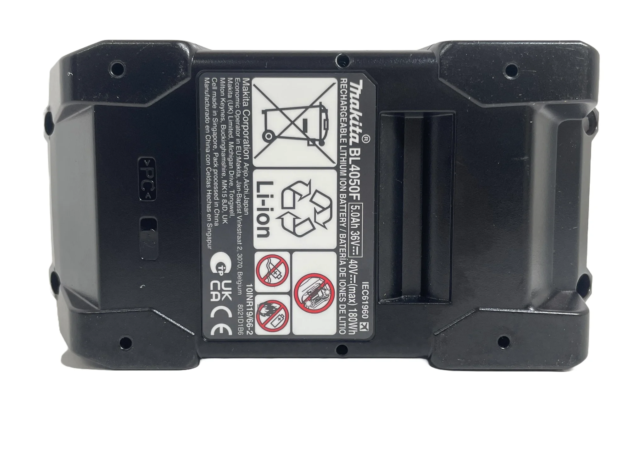 makita-40volt-5ah-battery-BL4050F-bottom