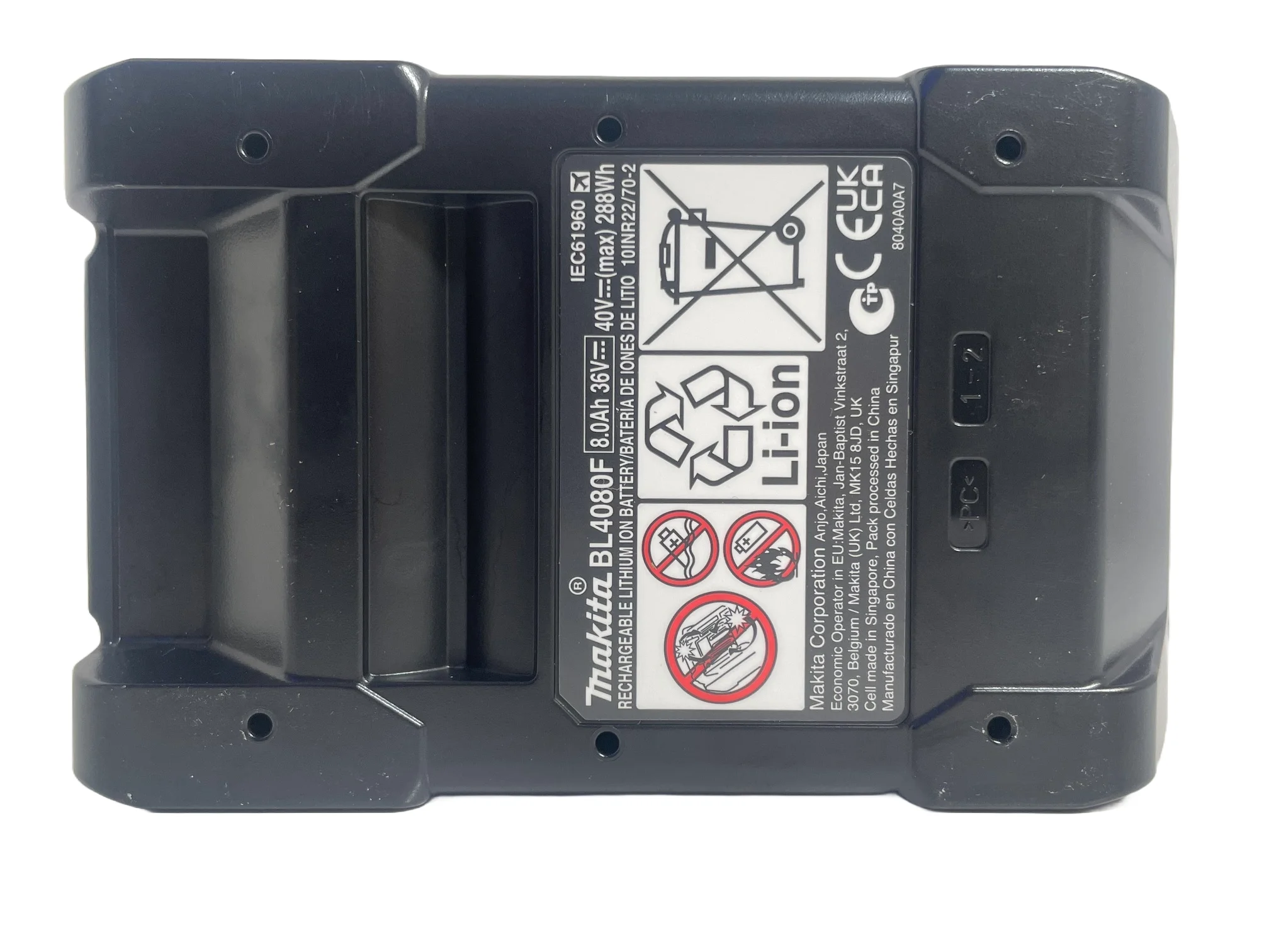 makita-40volt-8ah-battery-BL4080F-bottom