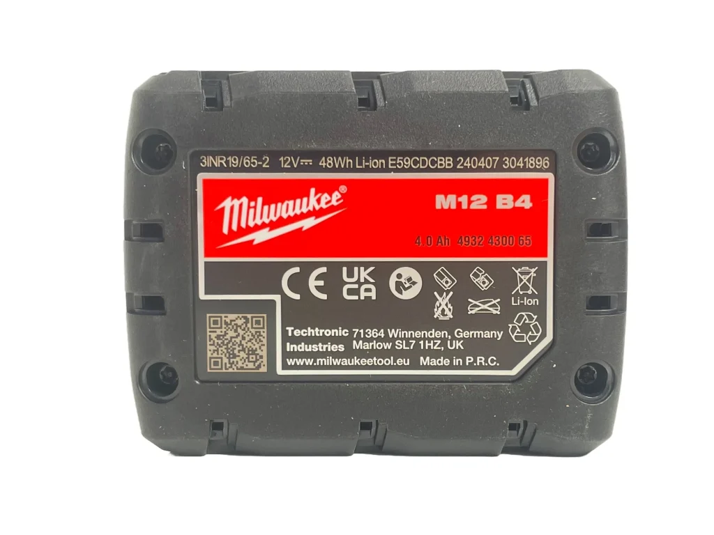 milwaukee-12volt-4ah-battery-M12B4-bottom